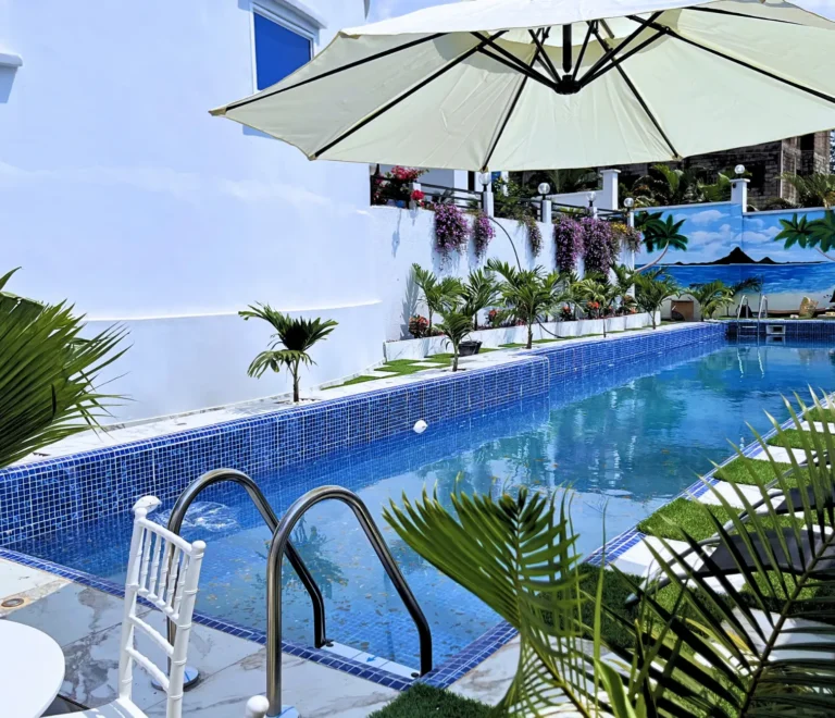 Hope Luxury Hotel Swimming pool